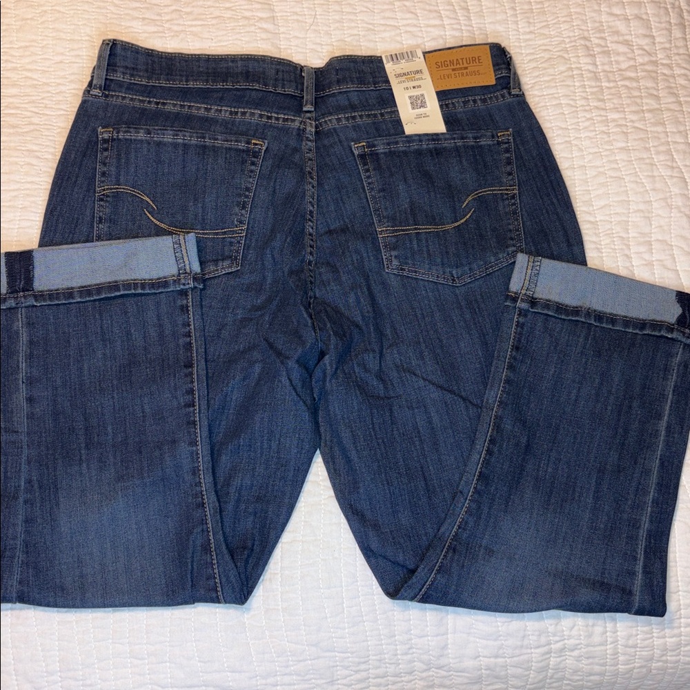 Signature by Levi Strauss Women's Dark Blue Mid-Rise Capri Denim Jeans - Picture 6 of 6